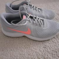 NIKE**neuwertige** Damen-Sneaker Bremen - Huchting Vorschau