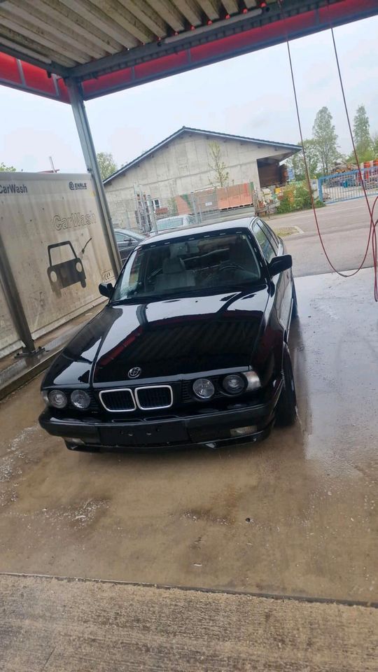 Bmw E34 /98t km /TÜV /Rostfrei / Schwarz /Oldtimer/ V8 Optik in Waidhofen