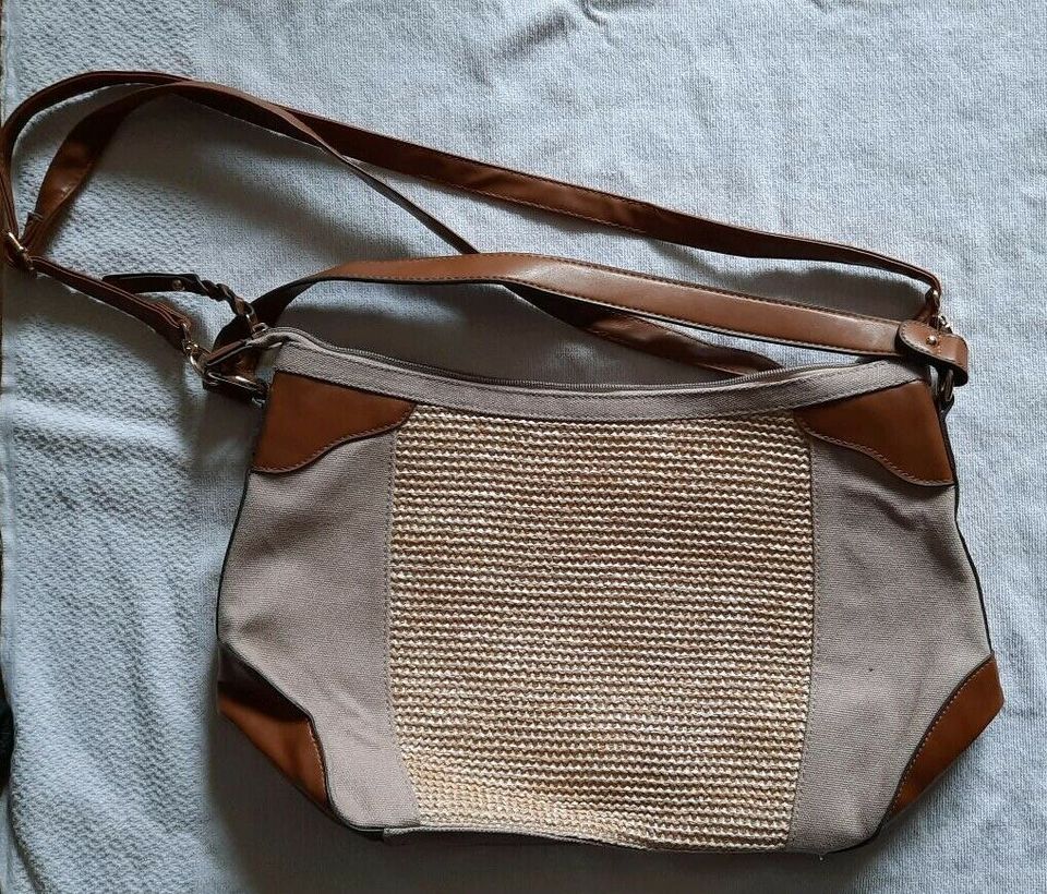 Handtasche / Umhängetasche von Deichmann - NEU in Hamburg