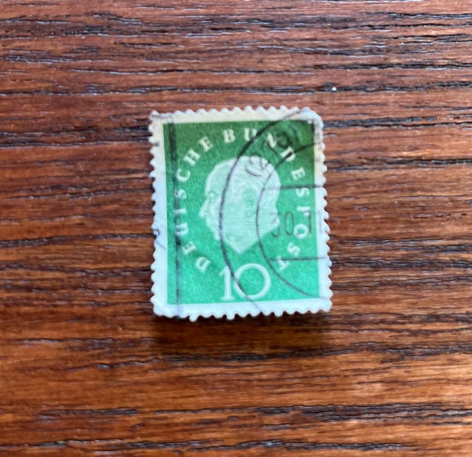 ca. 600 alte Briefmarken in Dinkelscherben