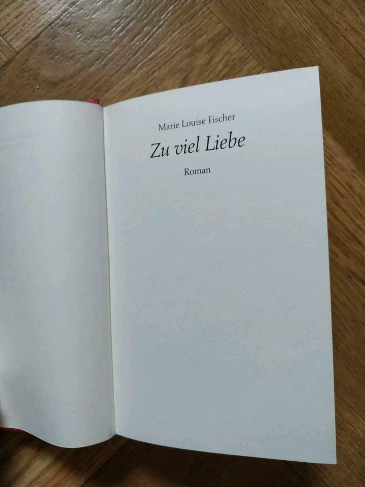 Zu viel Liebe/ Roman von Marie Louise Fischer in Hamburg