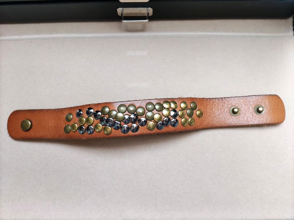 Lederarmband mit Nieten Armband in Hördt