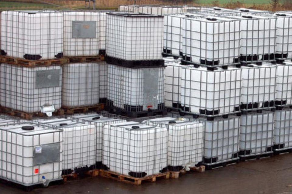 IBC Container 1000 Liter Tank Wasser Öl Diesel nur 1 mal benützt in Embsen
