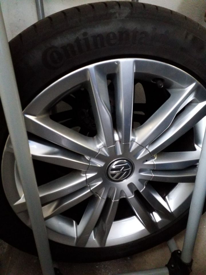 Sommer Kompletträder 225/45 R 17 Alufelgen von VW in Schmitten