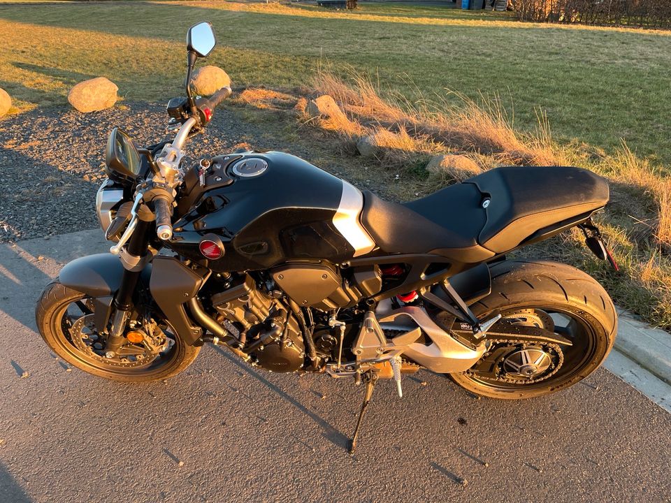Honda CB1000R SC80 - Akrapovic - 1. Hand - 2390km - Bj. 2019 in Weitefeld