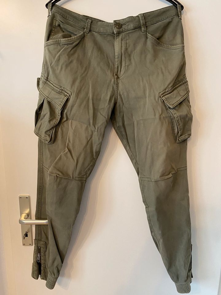 Khaki grüne Cargohose, Taschen, Herren, Baumwolle, Weite Gr. 34 in Bonn