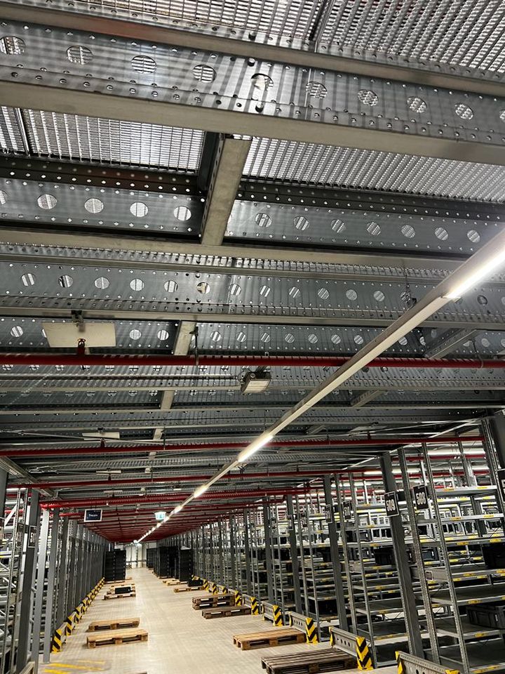 Lagerbühne L = 67,5m Stahlkonstruktion Lagerboden in Guben