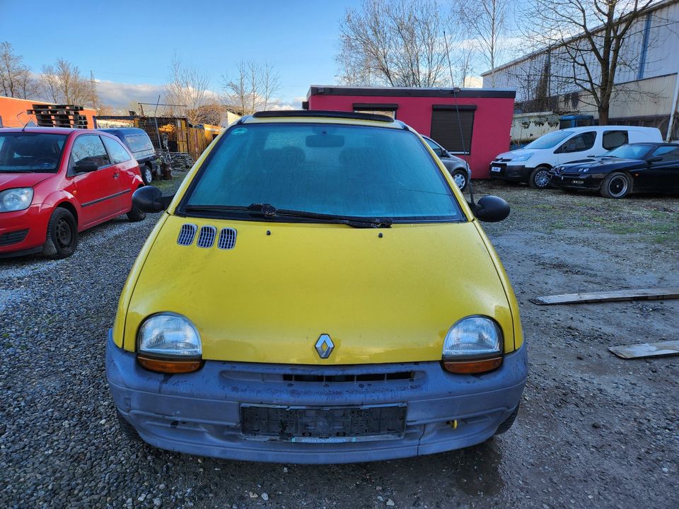 Schlachtfest ! Renault Twingo Faltdach 1,2 1997 C06  gelb OV396 in Eschweiler