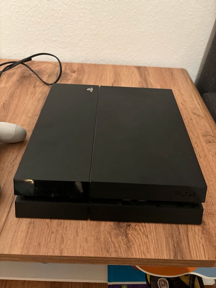 Ps4 500GB inkl. 2 Controller und spiele in Immenhausen