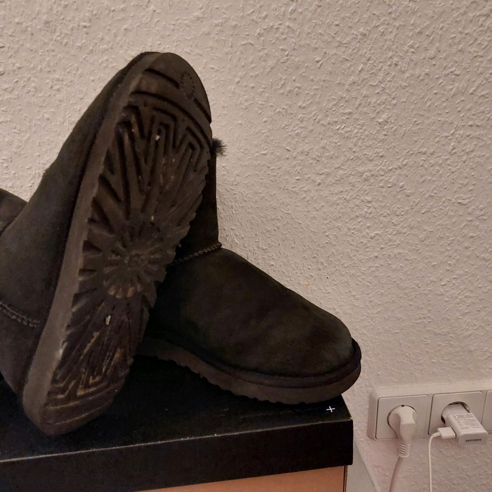 UGG Damen Winter Schuhe Grösse 39 schwarz NP249 in Berlin