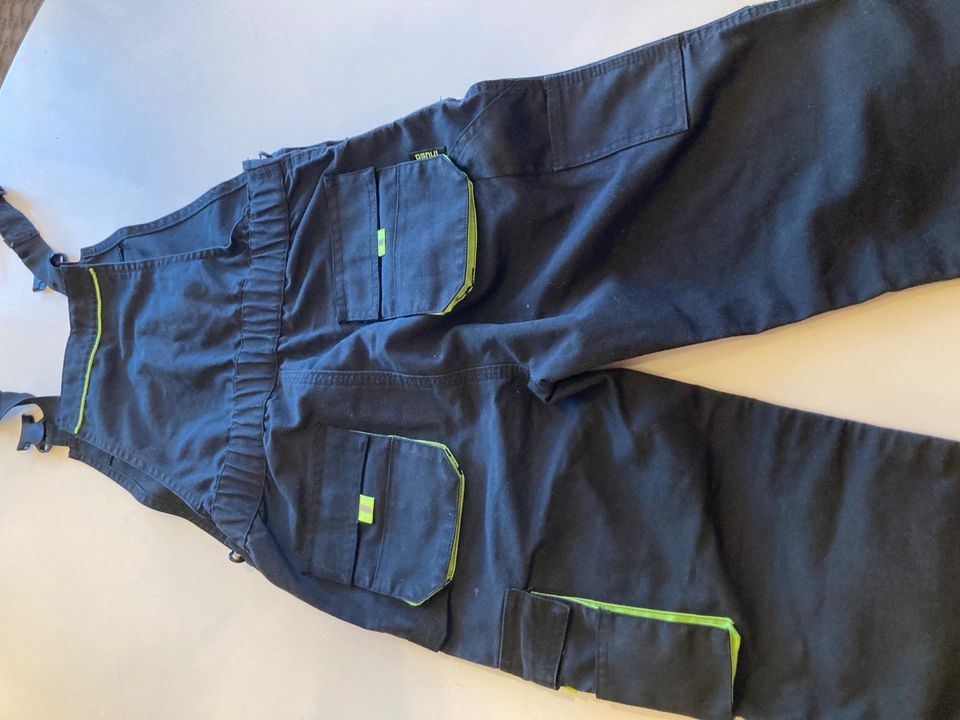 Latzhose schwarz/ neon Gr. 134/140 Unisex in Limbach-Oberfrohna