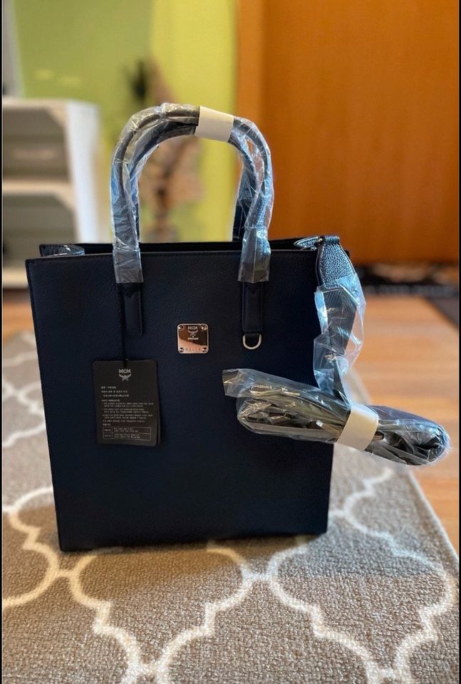 MCM Tasche Aren Leder Blau Original Tote Bag in München