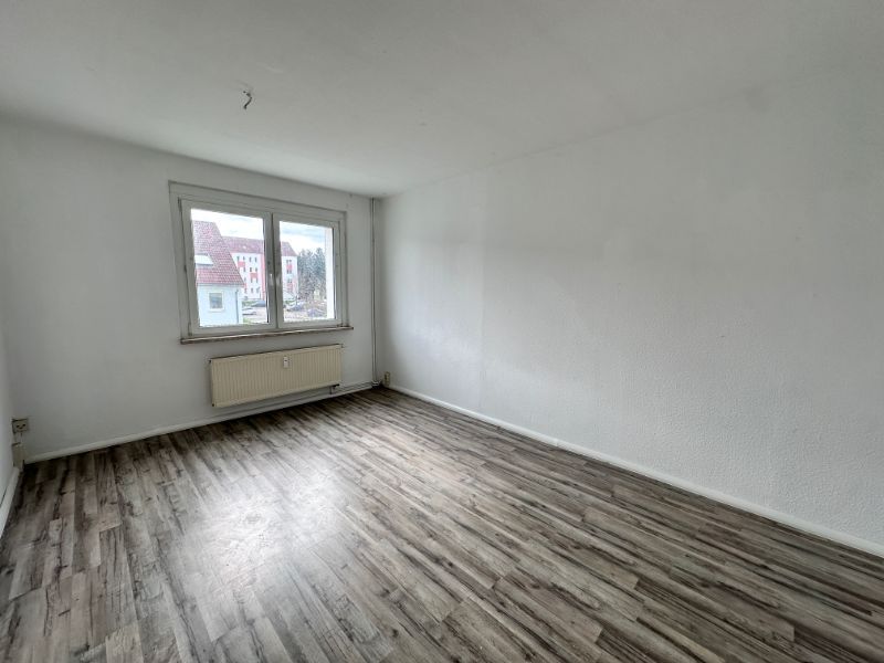 // Hier haben alle Platz // Kautionsfrei + 1 Monat Kaltmietfrei // 6 Zimmer mit 2 Bädern + 2 Balkonen // in Hainichen