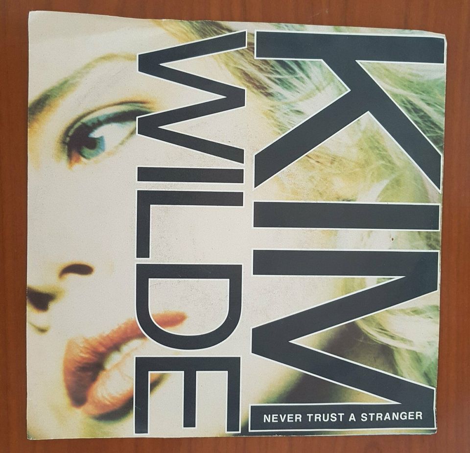 Kim Wilde Kim Wilde Vinyl + Never trust a stranger Single `45 in Hamburg