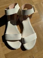 Sehr bequeme Sandalen von AGL, Größe 38, cremeweiss Bonn - Kessenich Vorschau