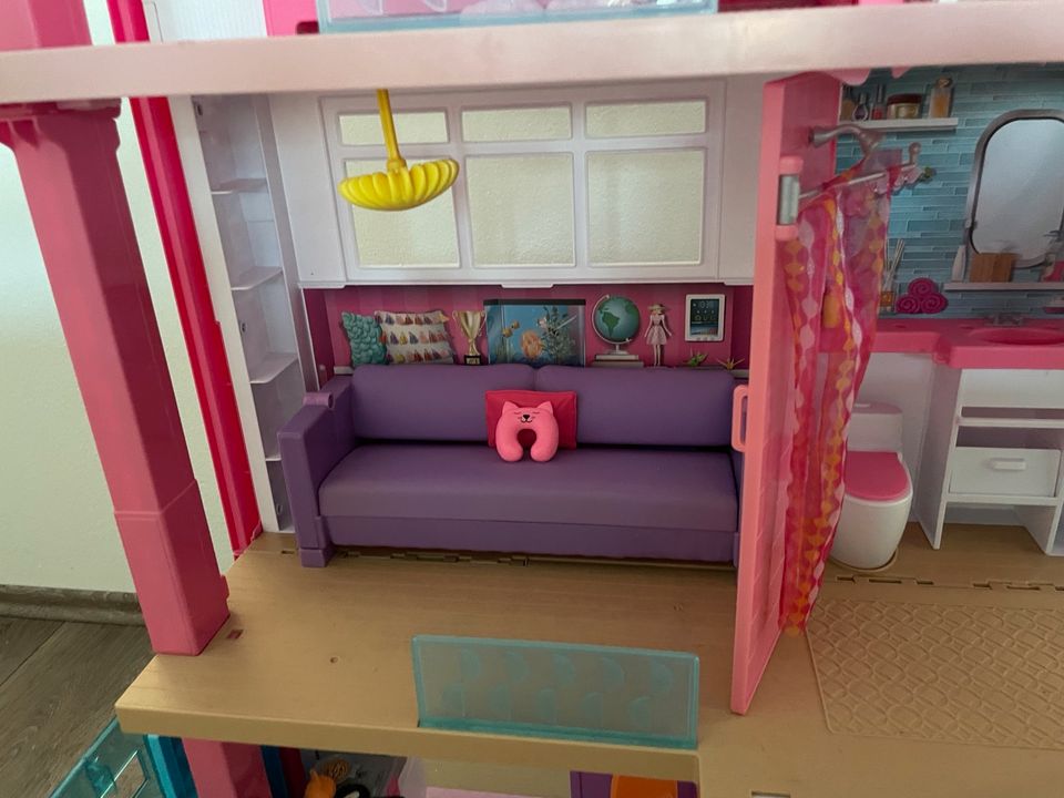 Barbie Traumvilla - komplett möbliert - 3 stöckig in Wört