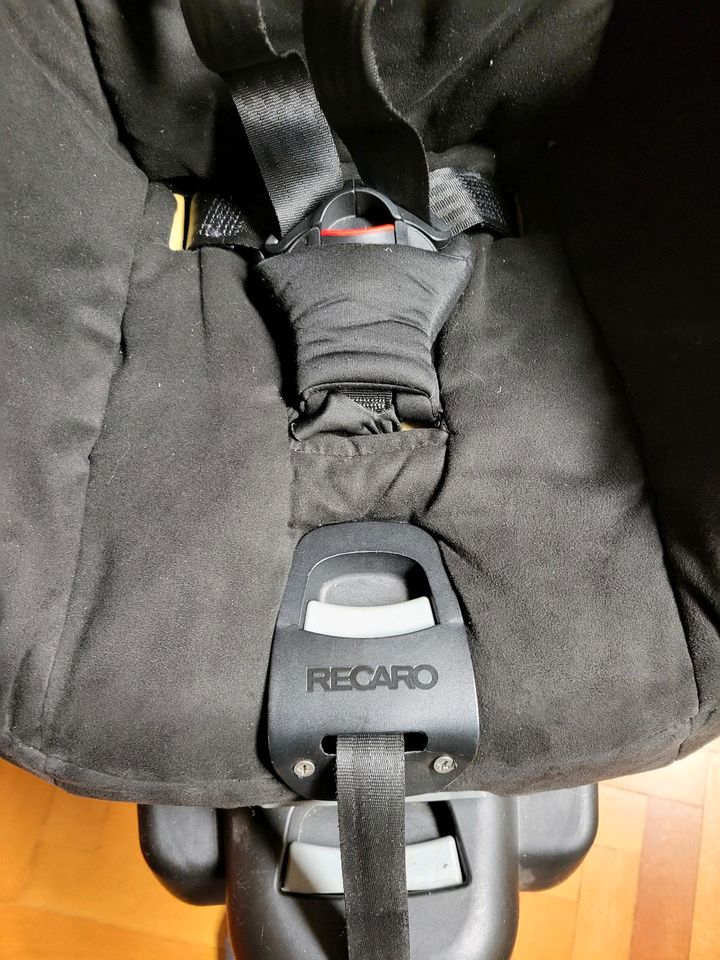 Auto-Kindersitz Recaro optiafix Gruppe I 9-18kg in Wolfschlugen