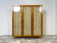 WMK Freundlicher und sehr gut erhaltener Mid-Century Kleiderschrank mit Glastüren & sehr schönen floralen Gardinen # Schrank Schlafzimmerschrank Wäscheschrank Wardrobe Vitrine Retro 50er 60er Vintage Friedrichshain-Kreuzberg - Friedrichshain Vorschau