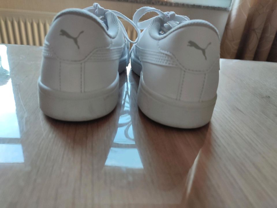 Puma Sneaker 37,5 Schuhe weiß in Freren