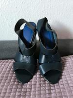Zara Leder High Heels Sandalen dunkelblau gr.39 Nordrhein-Westfalen - Oberhausen Vorschau
