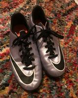 flache Sportschuhe Sneaker 37 unisex helllila Fußballschuhe Nike Baden-Württemberg - Schömberg Vorschau