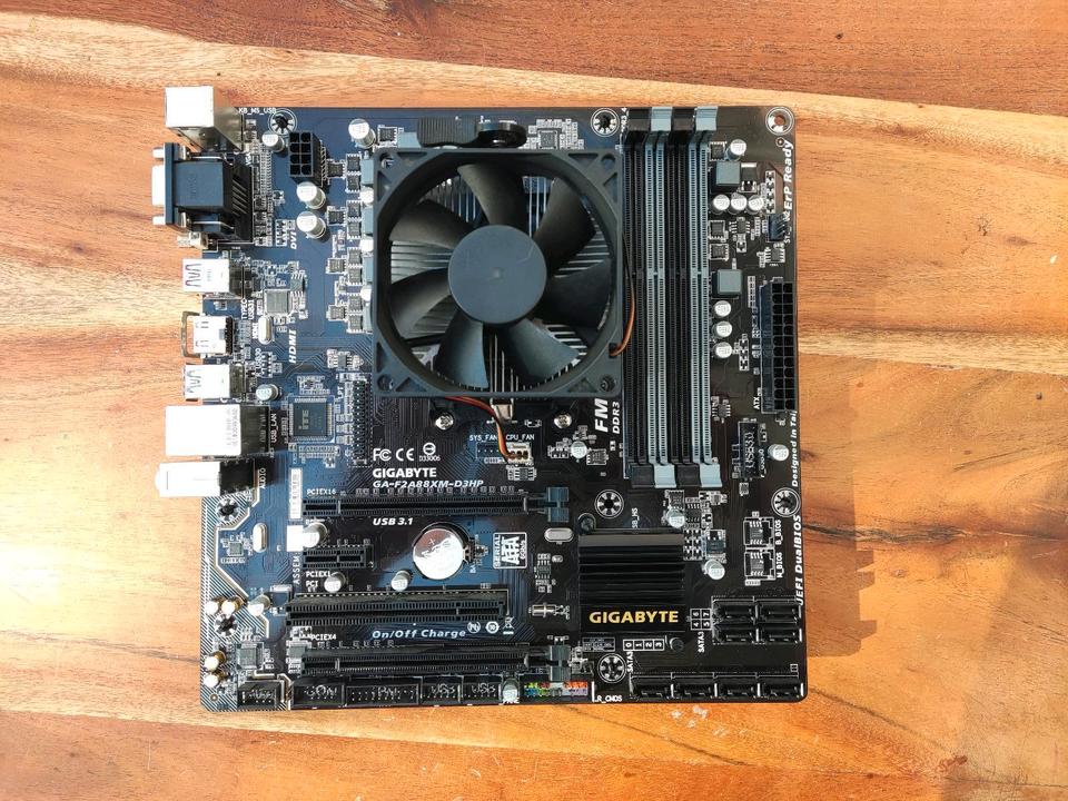 AMD A10-7800 inkl. Lüfter + Gigabyte GA-F2A88XM-D3H Mainboard in Hamburg