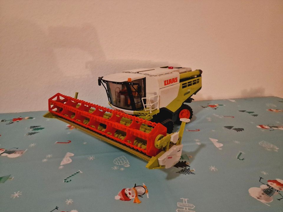 Bruder CLAAS Lexion 780 mit Schneidwerk, Wagen,Kornfüllung, Figur in Hoya