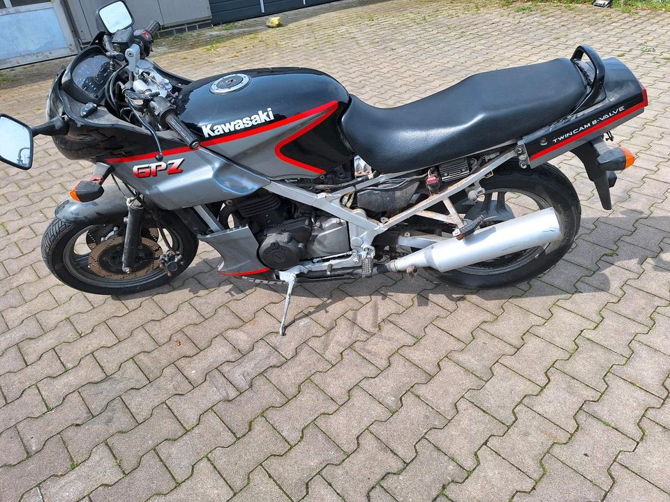 Kawasaki GPZ500S in Wiesmoor