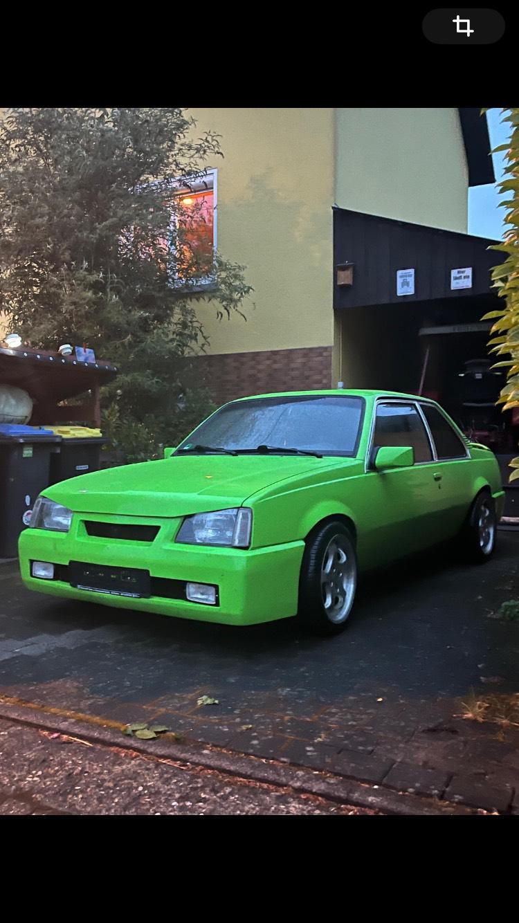 Abbildung des Autos Ascona 2.5i -calibra 6 z…