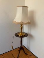 Vintage Tischlampe Lampe mit Fransen und goldenem Fuß Retro alt Bayern - Ingolstadt Vorschau