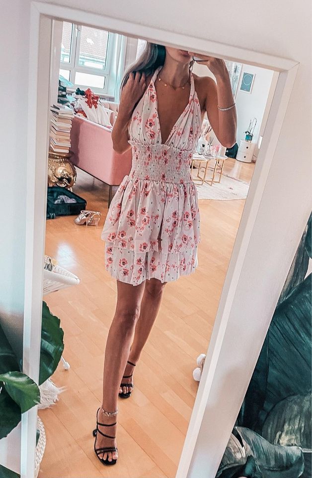 Sommerkleid Blumenkleid rückenfrei boho bohemian asos S rüschen in München