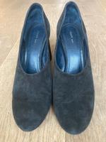Céline Schuhe Pumps 39,5 Wildleder schwarz Bayern - Gauting Vorschau