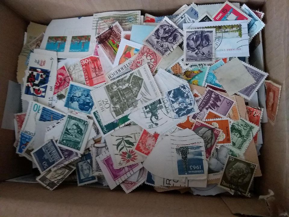 Briefmarken viele alle Welt in Vitte