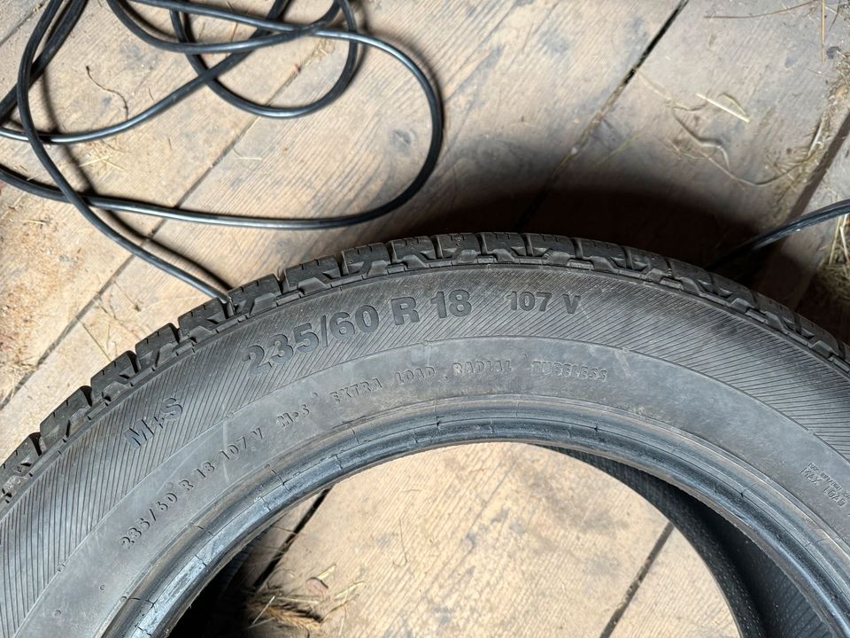 Zwei Reifen 235/60 R 18 107V zu verschenken in Schmalkalden