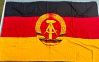DDR Fahne mit Hammer und Zirkel Pankow - Blankenburg Vorschau