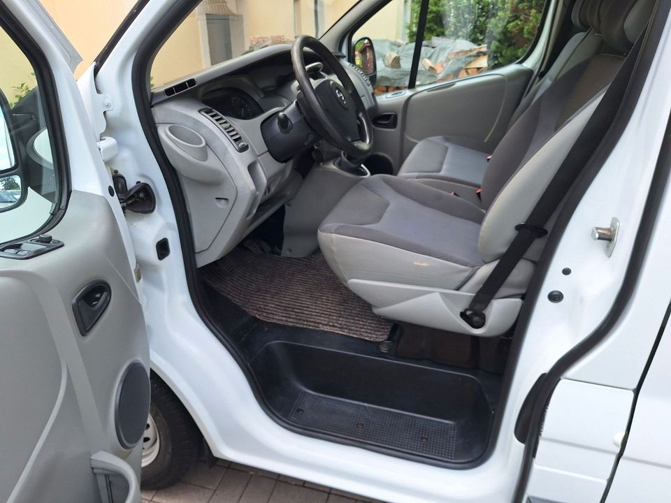 Opel Vivaro A 2.0 CDTI 6Sitzer Klima TÜV neu PDC in Radebeul