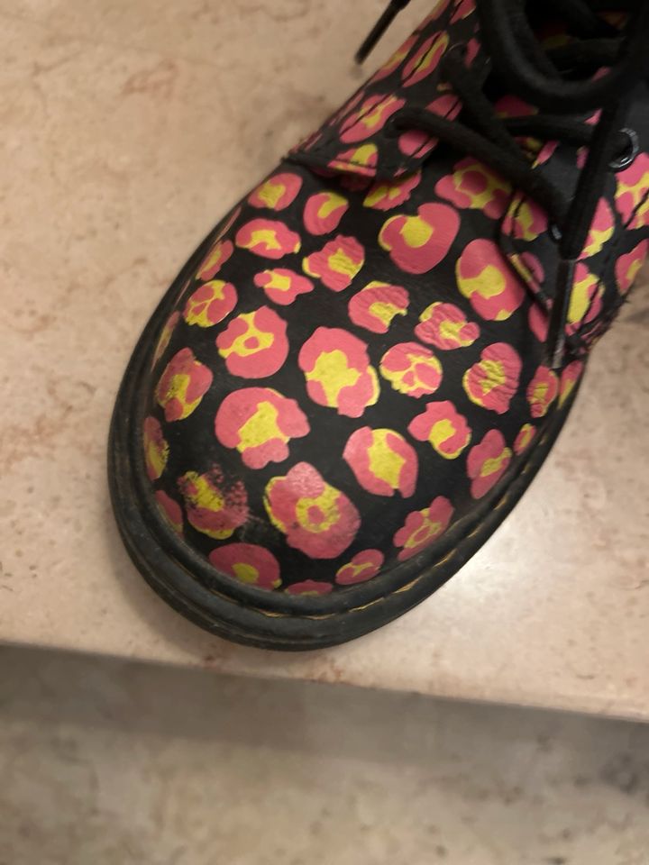 Doc Martens 34 Blumenmuster pink in Illingen