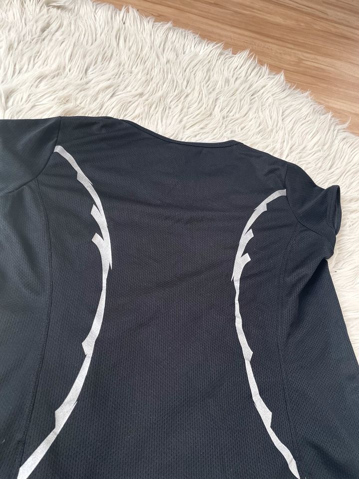 Nike Shirt top v-Ausschnitt Dri fit kurzarm oversize perforiert L in Düsseldorf