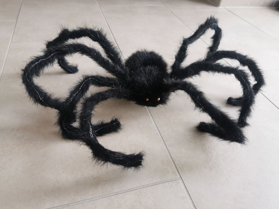 Deko-Spinne schwarz aus Plüsch/Fell /Draht in Hirschaid