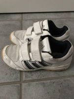 Adidas Sneaker/Hallenschuhe  in weiß Gr. 30(mit Klettverschluss) Nordrhein-Westfalen - Leverkusen Vorschau