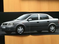 Prospekt Opel Astra Limousine 1998 Vorabversion 4/98 4S neuwertig Hessen - Griesheim Vorschau