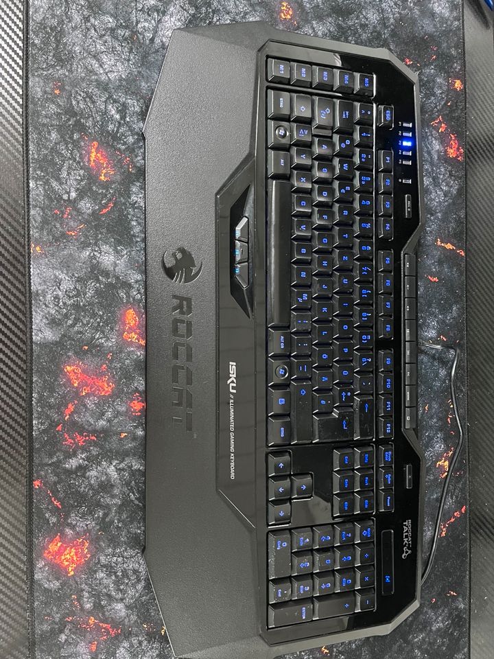 Roccat Iskur Tastatur in Nufringen