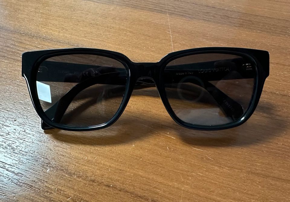 Louis Vuitton Street Sonnenbrille Schwarz Original Rechnung Neuw. in Lohmar