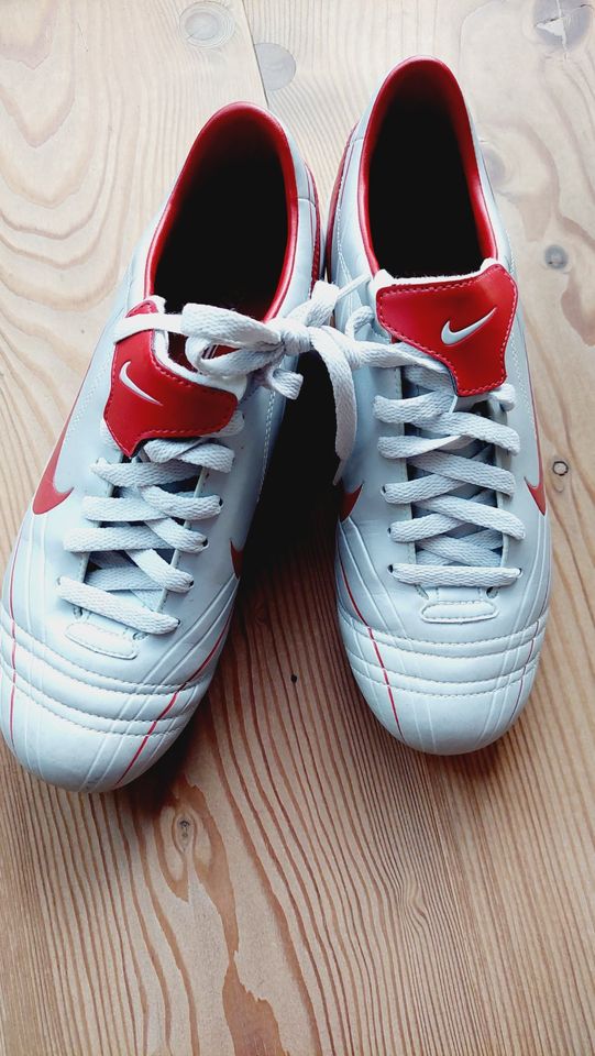 Fußball Schuhe, Größe 42, Nike in Eresing
