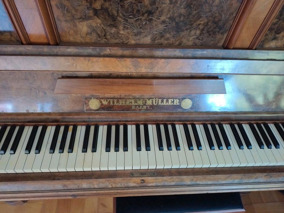 Klavier "Wilhelm Müller Mainz" in Felsberg