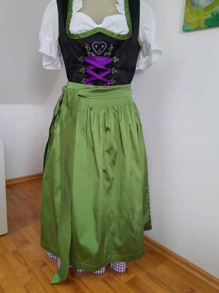 Schönes Dirndl,  gr 40 mit Bluse in gr. 38 und passendem Schmuck in Gevelsberg