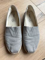 Toms Schuhe Espadrilles Gr. 40 grau Stoff Slipper Niedersachsen - Oldenburg Vorschau