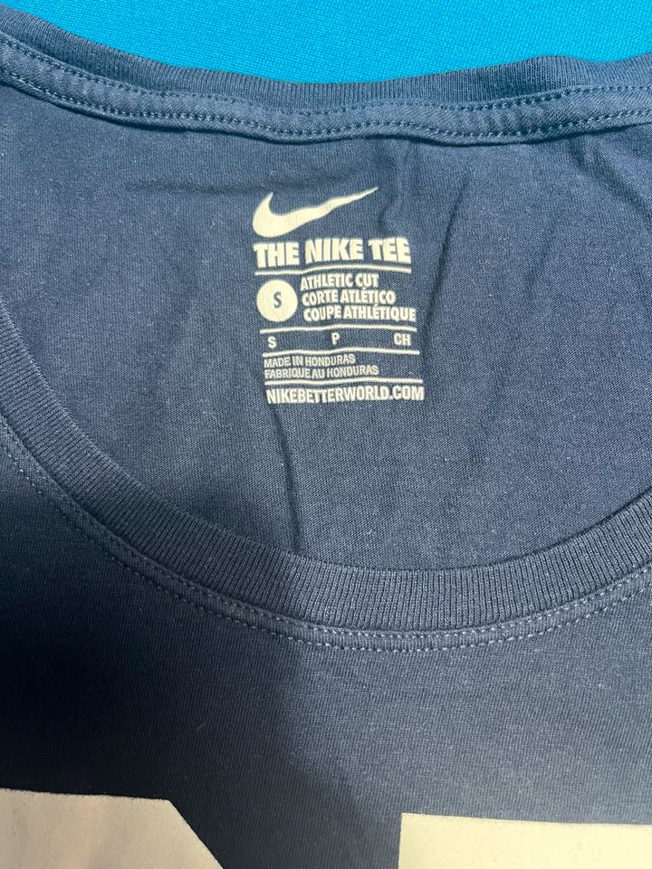 Nike Shirt in Nürnberg (Mittelfr)