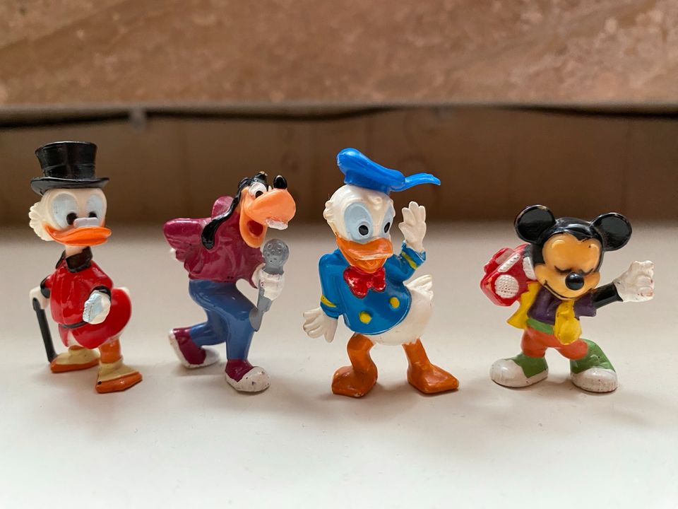 4 Ü-Ei Figuren (2x Donalds flotte Familie, 2x Micky und Freunde) in Attendorn