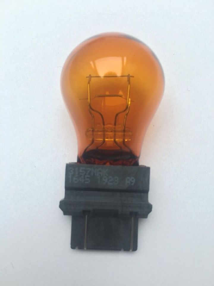 Blinker / Standlicht / Glühbirne  2 Faden 3157NAK - Orange - 12V in Hochheim am Main